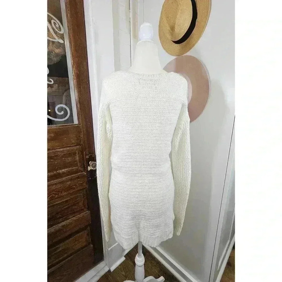 Hollister Women's Large White Knit Sweater - Picture 2 of 8